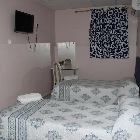 Hotel La Lambra Azul *
